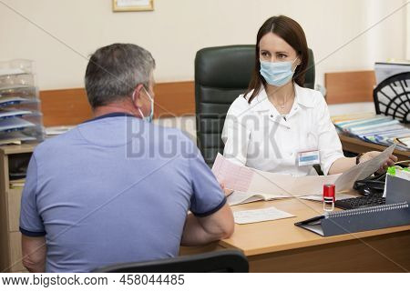 Belarus, Gomil City, Central Hospital. May 31, 2021. Doctor Cardiologist Talks With A Patient In The