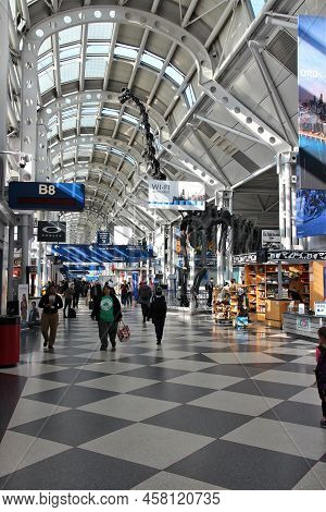 Chicago, Usa - April 1, 2014: Passengers Walk To Gate At Chicago O'hare International Airport In Usa