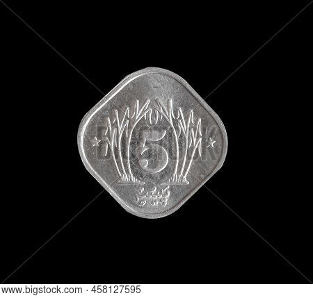 5 Paisa Coin Made By Pakistan, That Shows Numeral Value Within Sugar Cane