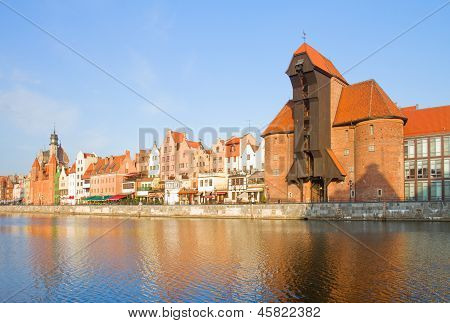 Zuraw és a régi rakparton, Gdansk