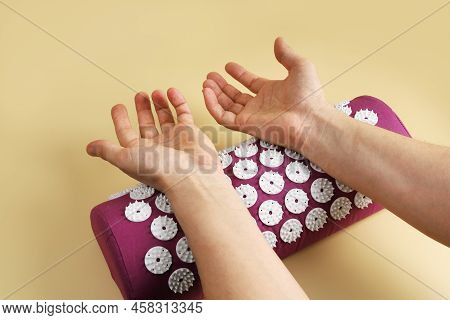 Textured Surface Needle Roller Acupuncture Cushion Massager, Kuznetsov Applicator To Relax Muscles A