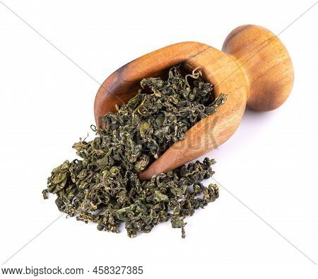 Dry Gynostemma Pentaphyllum Leaf In Wooden Scoop, Isolated On White Blackground. Jiaogulan Or Miracl