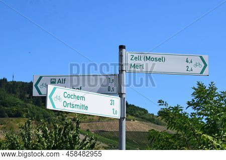 Bike Road Directional Sign To Alf, Cochem, Merl And Zell