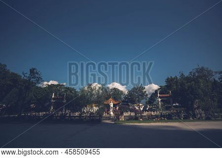 Great View Malaysia Temple Ipoh Sunshine Day