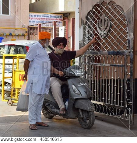 Old Delhi, India, April 15, 2022 - Gurudwara Sis Ganj Sahib Is One Of The Nine Historical Gurdwaras