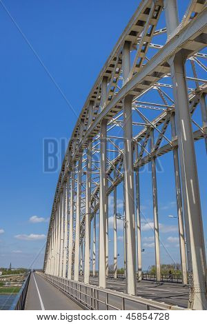 Стальные мостовые