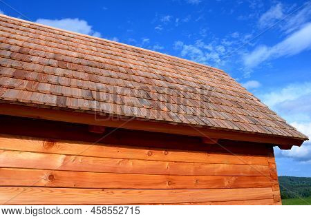 The Wooden Cabin Is Made Using Wooden Timber Technology Without The Use Of Nails And Screws. Sindel 