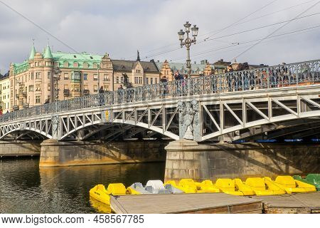 Stockholm, Sweden - 04.16.2017: Steel Arches Of Djurgardsbron Bridge In Ostermalm District In The Ce