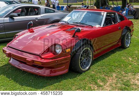 Pittsburgh, Pennsylvania, Usa July 24, 2022 The Pittsburgh Vintage Gran Prix In Schenley Park, A Yea