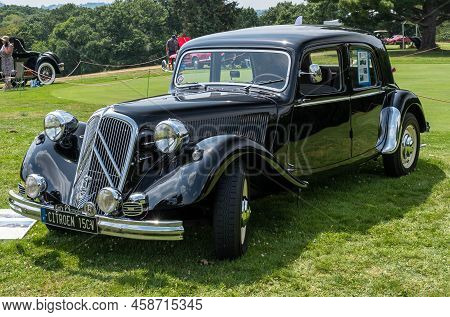Pittsburgh, Pennsylvania, Usa July 24, 2022 The Pittsburgh Vintage Gran Prix In Schenley Park, A Yea
