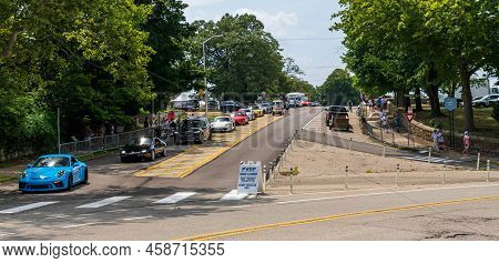 Pittsburgh, Pennsylvania, Usa July 24, 2022 Cars Leaving The Pittsburgh Vintage Grand Prix At The In