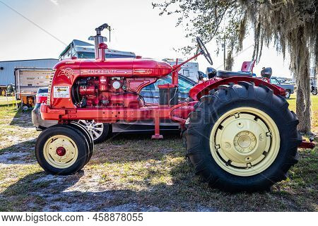 Fort Meade, Fl - February 23, 2022: 1953 Cockshutt Model 20 Tractor At Local Tractor Show