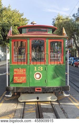 San Francisco, Usa - June 7, 2022:  Historic  Cable Car Powell Hyde Line On Turntable At Powell Stre
