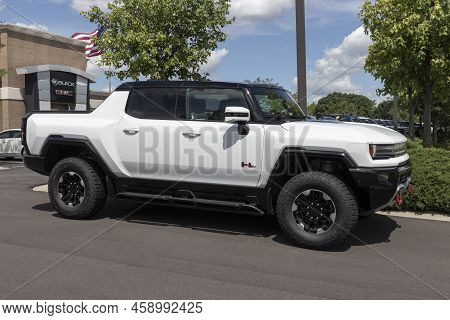 Carmel - Circa July 2022: Gmc Hummer Ev Sport Utility Truck Display. The Gmc Hummer Ev Is Offered In