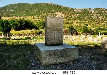 Antigo túmulo em Éfeso, Turquia