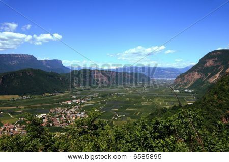 Italienische Alp-Tal in der Nähe von Bozen