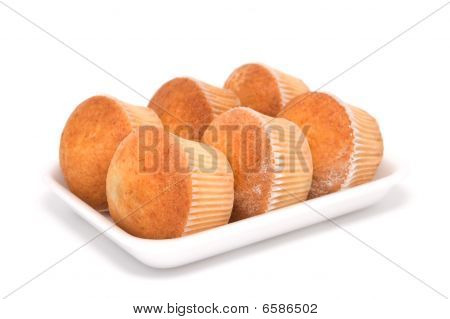 Chutné, čerstvé, světlé Fruitcakes na tácu.
