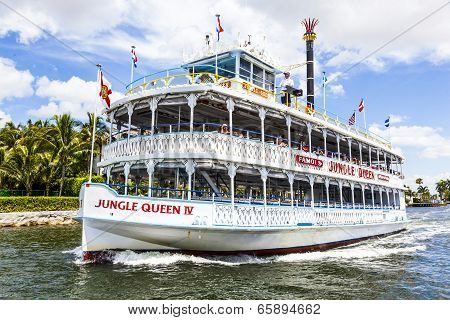 Cruise With Jungle Queen Riverboat