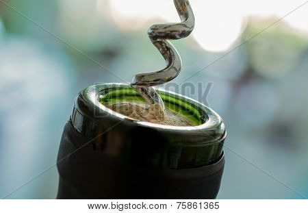 To Uncork A Bottle Of White Wine