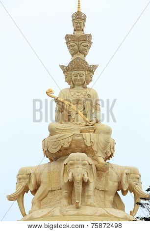Buddha statue on top of emei mountain