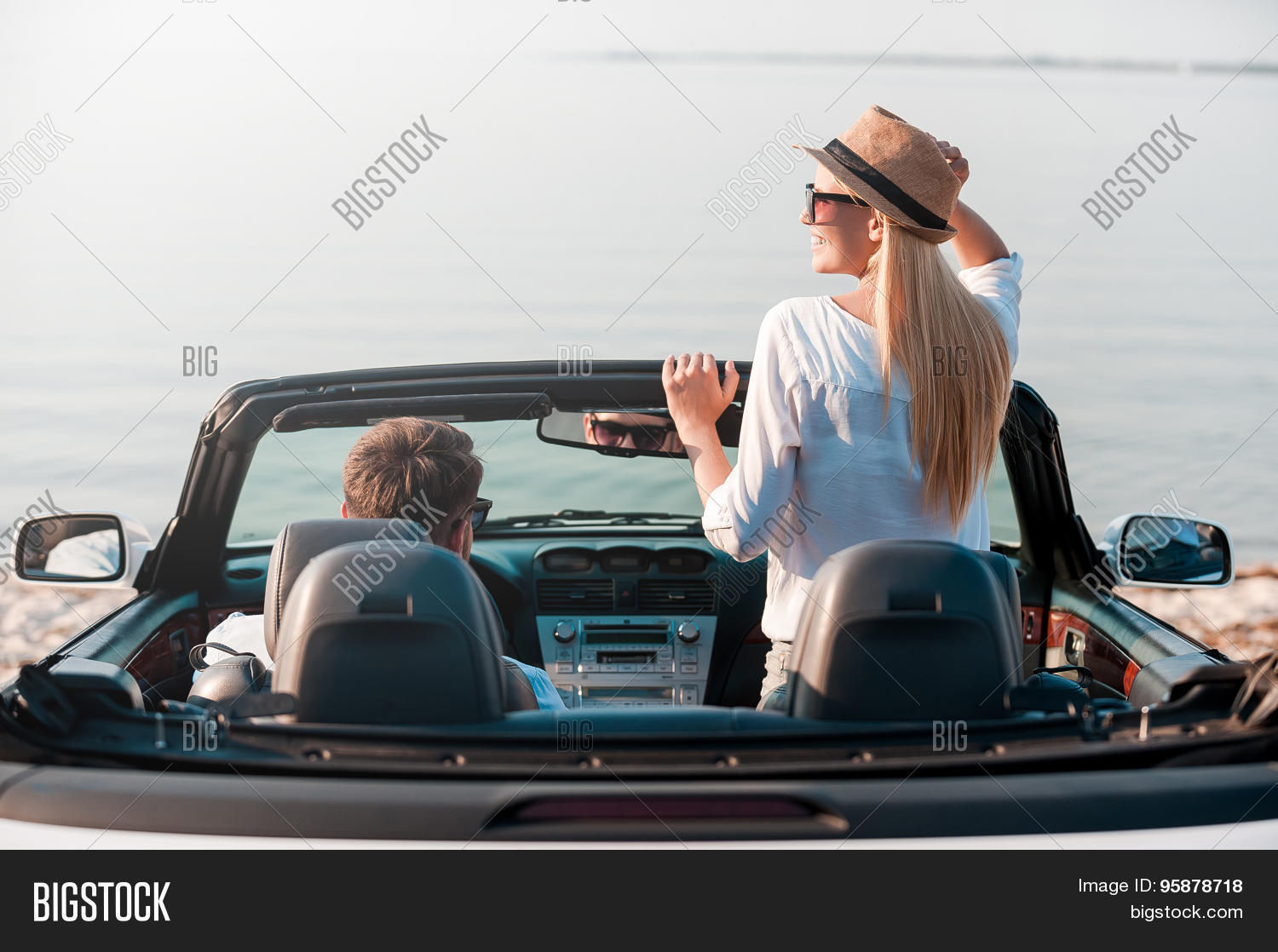 Finally arrived. Final coming laire. Космонавт мем. Finally arrived. I m going home.