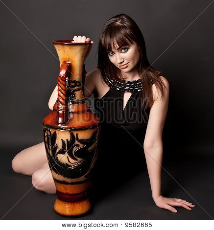 Mulher sexy com ânfora