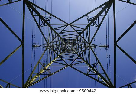 Мощность пилон взгляде снизу