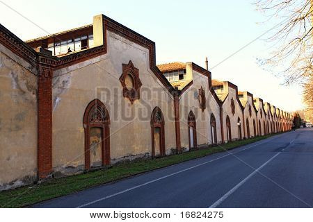 ruiny staré továrny v místě unesco trezzo sull'adda, Itálie,