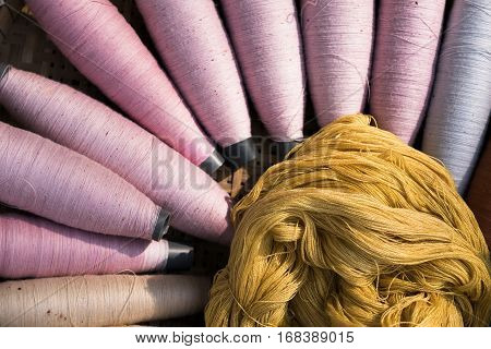 Multicolorsl thread silks dye from natural color material for woven silk handicraft