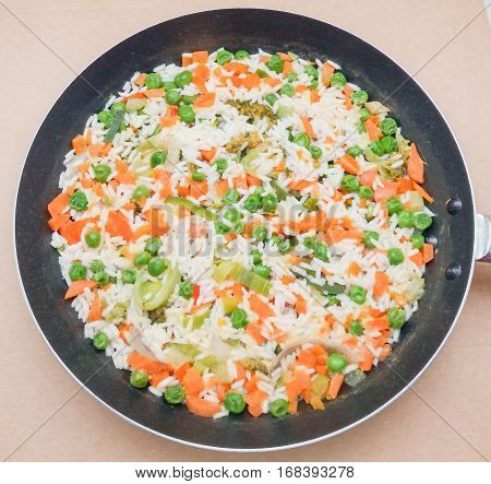 Zeleninove rizoto (meaning Czech style vegetable risotto) in a pan