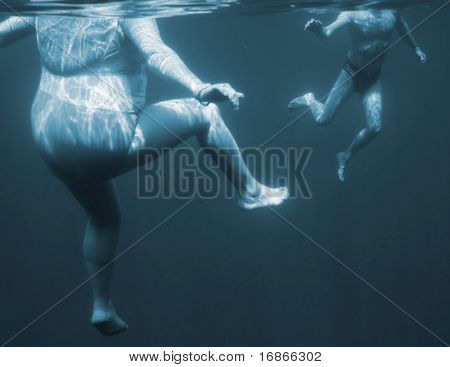 Badende Menschen im Meer
