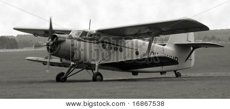 Paradropper storico aereo Antonov An-2 in aeroporto Plasy - Repubblica Ceca Europa