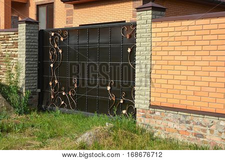Brick Fence with Gate of Modern Style Design Decorative Brick Wall Surface With Cement. Metal Fence House Design Ideas.