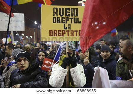 One Hundred Thousand Protest As Romania Relaxes Corruption Law