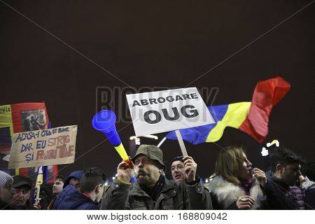 One Hundred Thousand Protest As Romania Relaxes Corruption Law