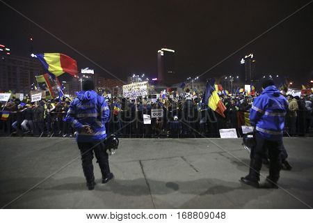 One Hundred Thousand Protest As Romania Relaxes Corruption Law