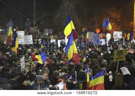One Hundred Thousand Protest As Romania Relaxes Corruption Law