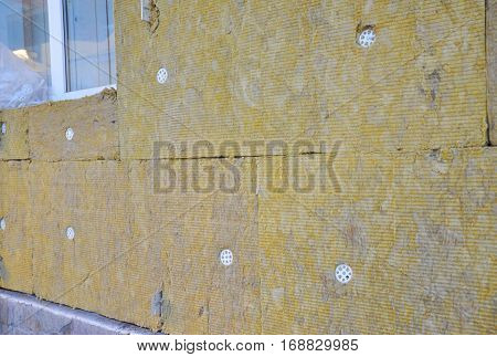 Exterior house wall heat insulation with mineral wool.