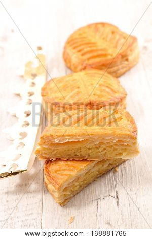 epiphany cake with crown