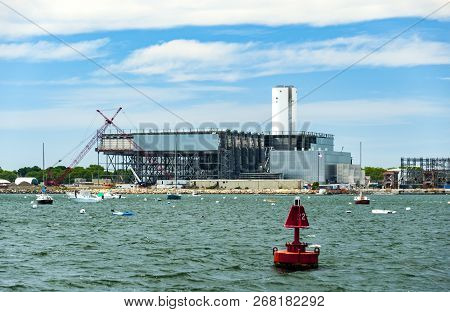 Salem, Ma Usa - June 11, 2017: Taking A Sail Around Salem Harbor. A Great Option For A Visit To Sale