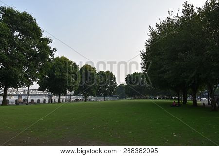 Portland, Oregon - Aug 21: Tom Mccall Waterfront Park In Portland, Oregon, As Seen On Aug 21, 2018. 