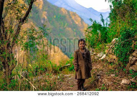 Sankri Range, Uttarakhand, India - October 7, 2018 : A Photo Of Cute Girl In Himalayas -