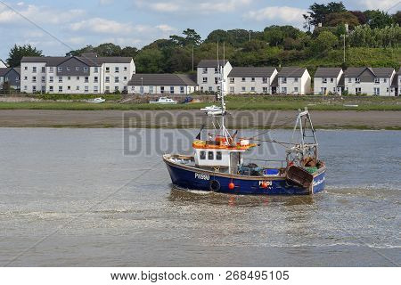 Bideford, Devon, Uk - August 26, 2007: Small Fishing Boat Travelling Along The River Torridge On A C