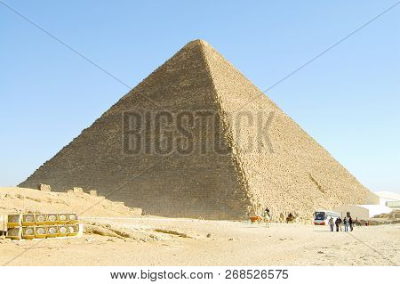 The Great Khufu Pyramid Of Giza - Cairo
