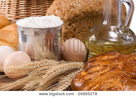 leipomotuotteita ja munat säkki