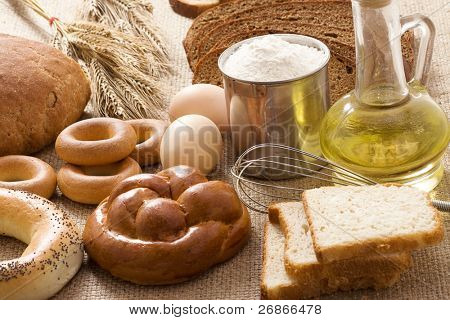 leipää, öljyä, hauki ja muut leipomotuotteet, jossa munat häätö