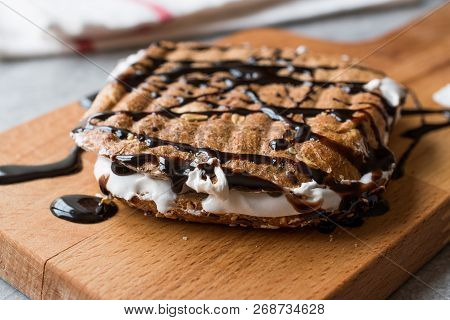 Toasted Marshmallow Sandwich With Chocolate Sauce / Fluffernutter.