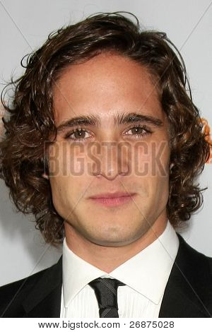LOS ANGELES - DEC 4: Diego Boneta ankommer til 