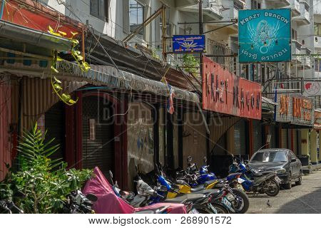 Pattaya,thailand - October 15,2018: Sunee Plaza Krazy Dragon And Sky Bar Are Gay Clubs,which Are Wel