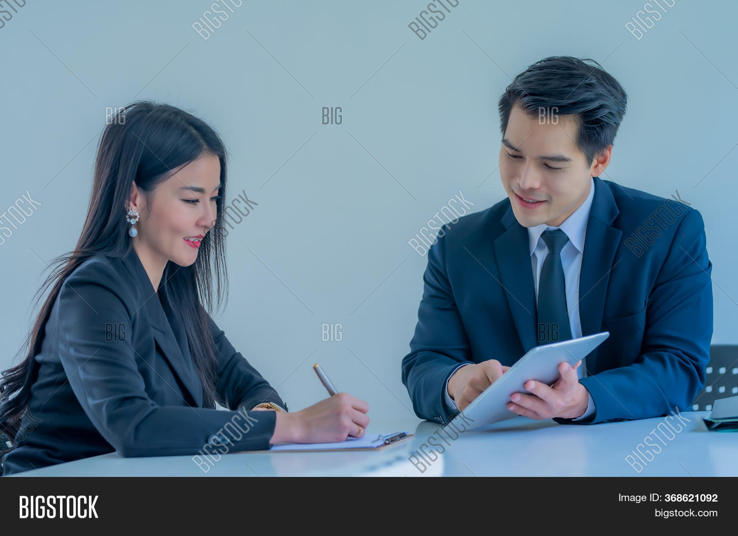 Supervisor Helps New Image & Photo (Free Trial) | Bigstock